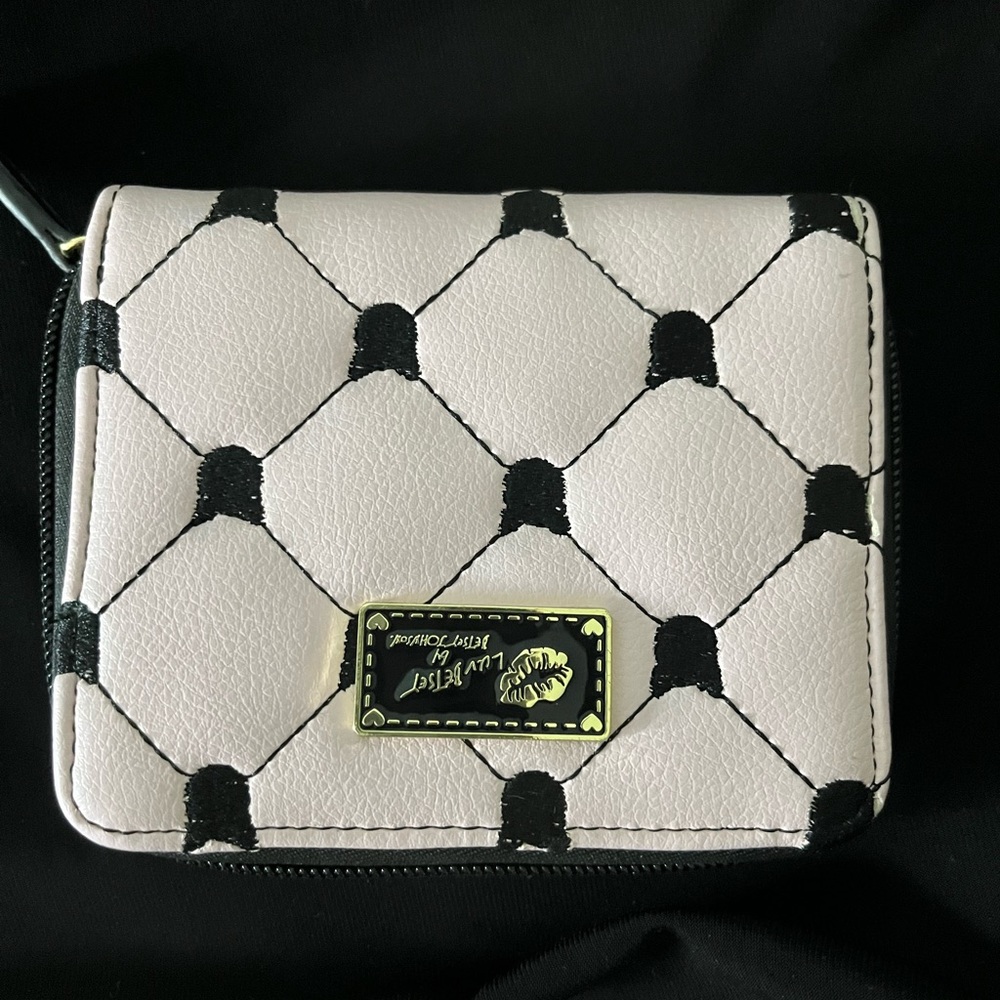 Betsy Johnson kitty wallet black/pink zipper,closure & coin pocket,gently used